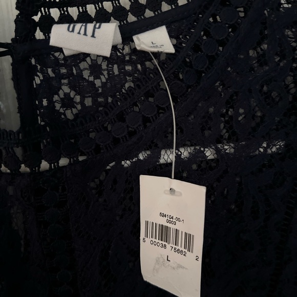 Lace Top Comes with Black Cami - Picture 3 of 4